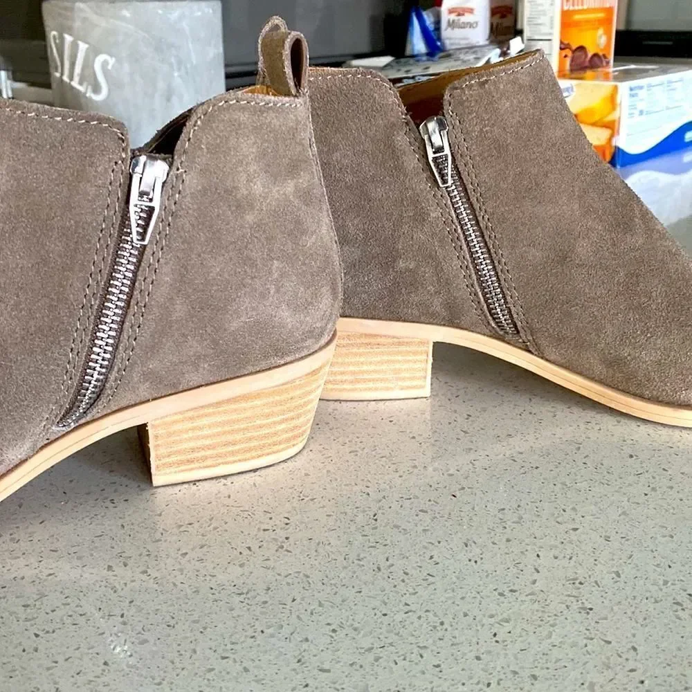 Dolce Vita Suede Booties Silver Zipper Pointed Taupe 9.5 Beige Neutral Earthy